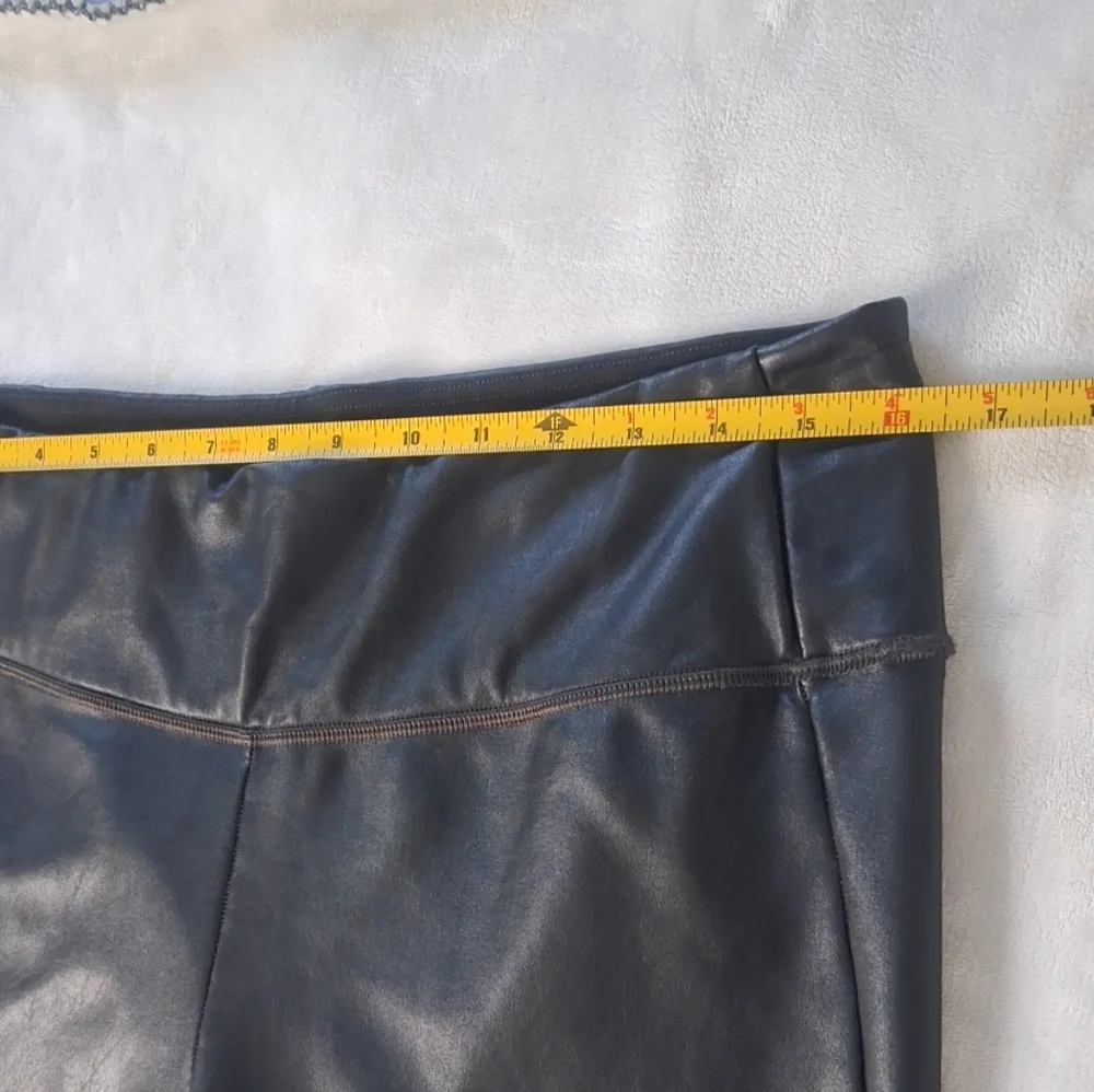 ATHLETA Black Faux Leather Pull On Chic Pants  Leggings Sz Large